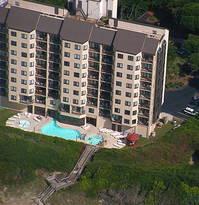 aerial photo of Windward Dunes showing pool and beach access wooden walkway